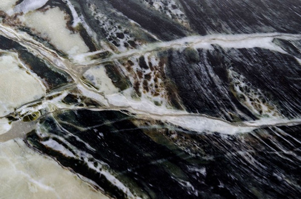 Art Deco Beistelltisch Gold Metall / Marmor 55 x 47 cm- Jugendstil Tisch - Möbel Blumentisch