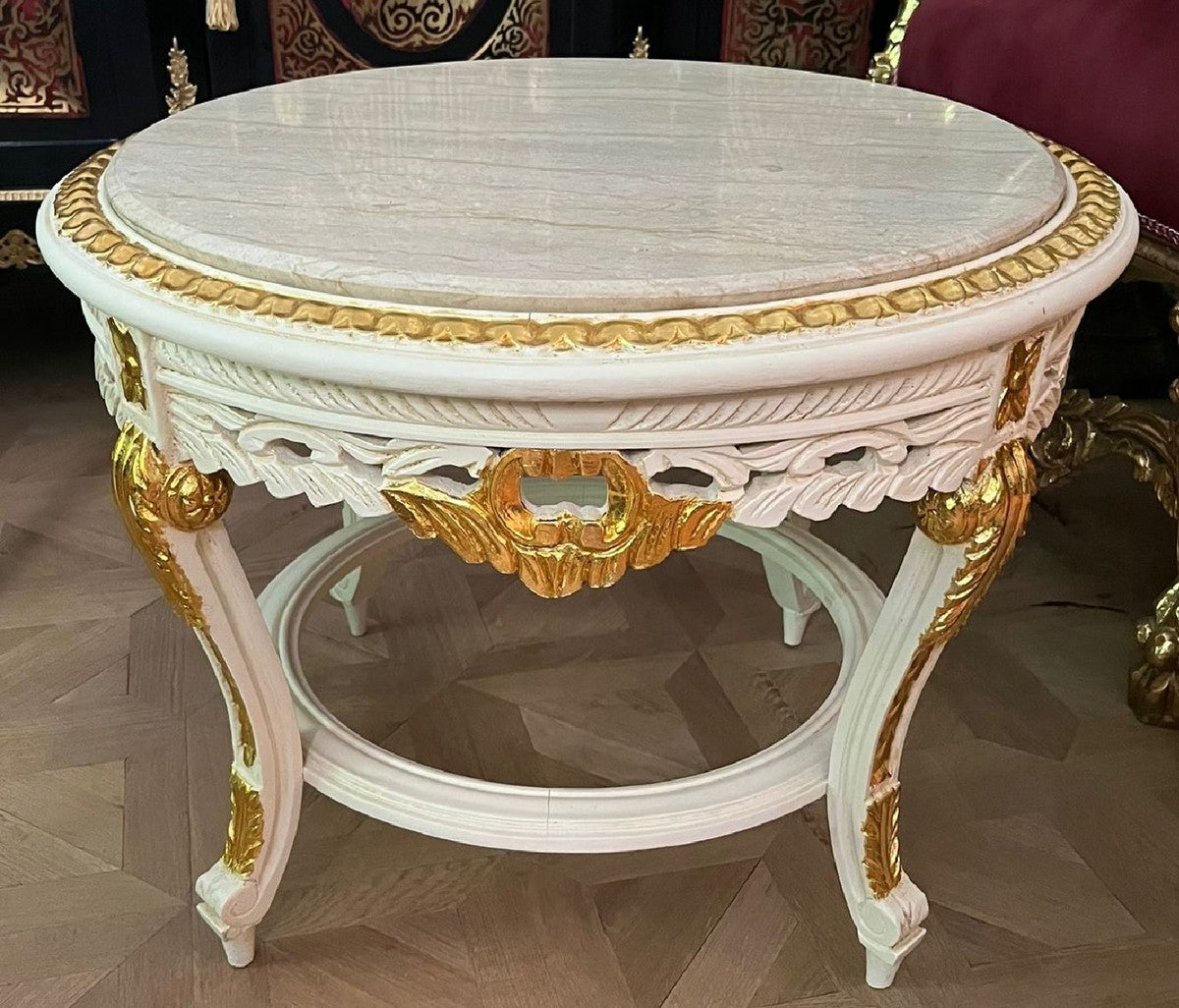Barock Couchtisch mit Marmorplatte Weiß / Gold / Creme - Runder Massivholz Wohnzimmertisch im Barockstil - Barockstil Wohnzimmer Möbel - Barock Möbel - Antik Stil Wohnzimmer Möbel